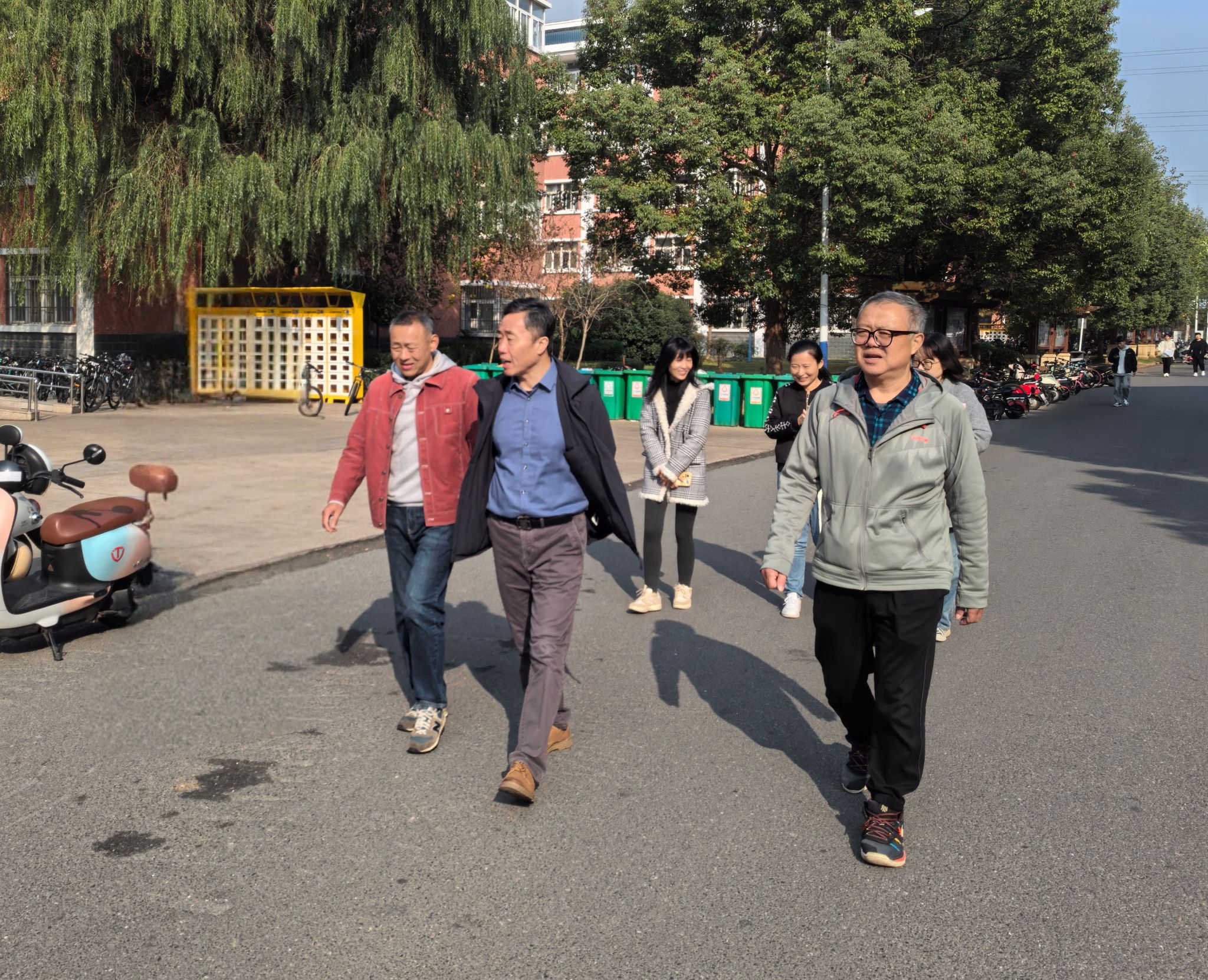 “一站式”学生社区网格化管理——杨家庆深入信息工程学院学生宿舍开展安全隐患排查行动