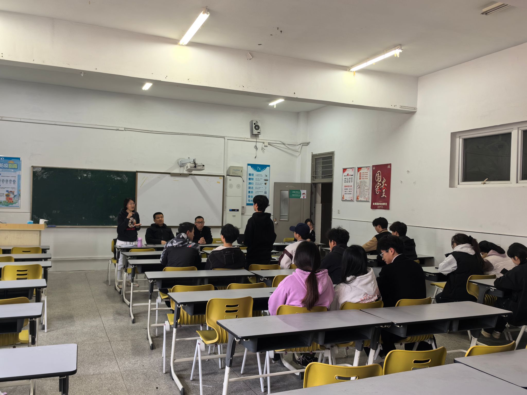 信息工程学院开展“我与院系领导面对面”座谈会